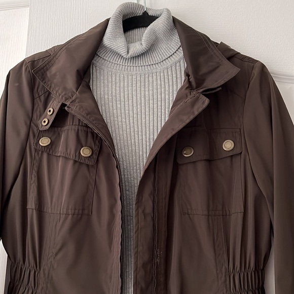 Brown rain jacket - Picture 6 of 10